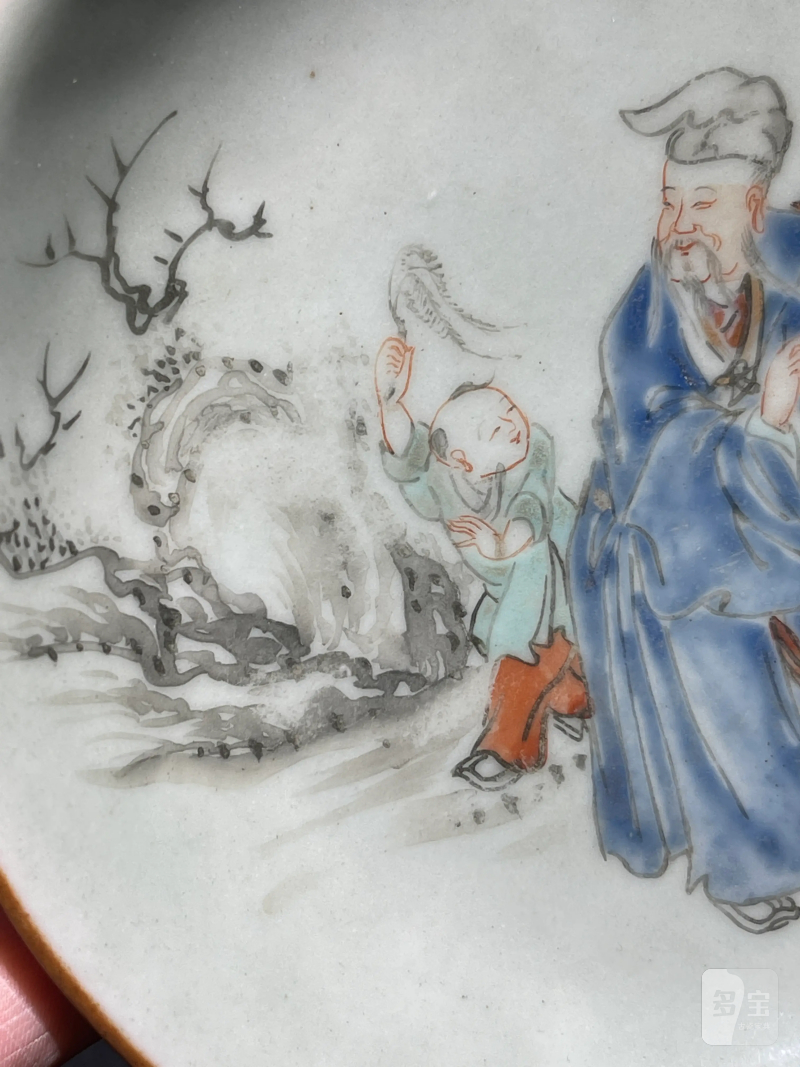 清乾隆 青釉粉彩神仙人物盘一对 - 图4